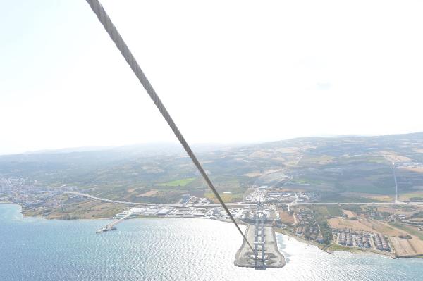 1915 Çanakkale Köprüsü'nde 2'nci Kılavuz Halat Çekiliyor, Boğaz Gemi Geçişlerine Kapatıldı