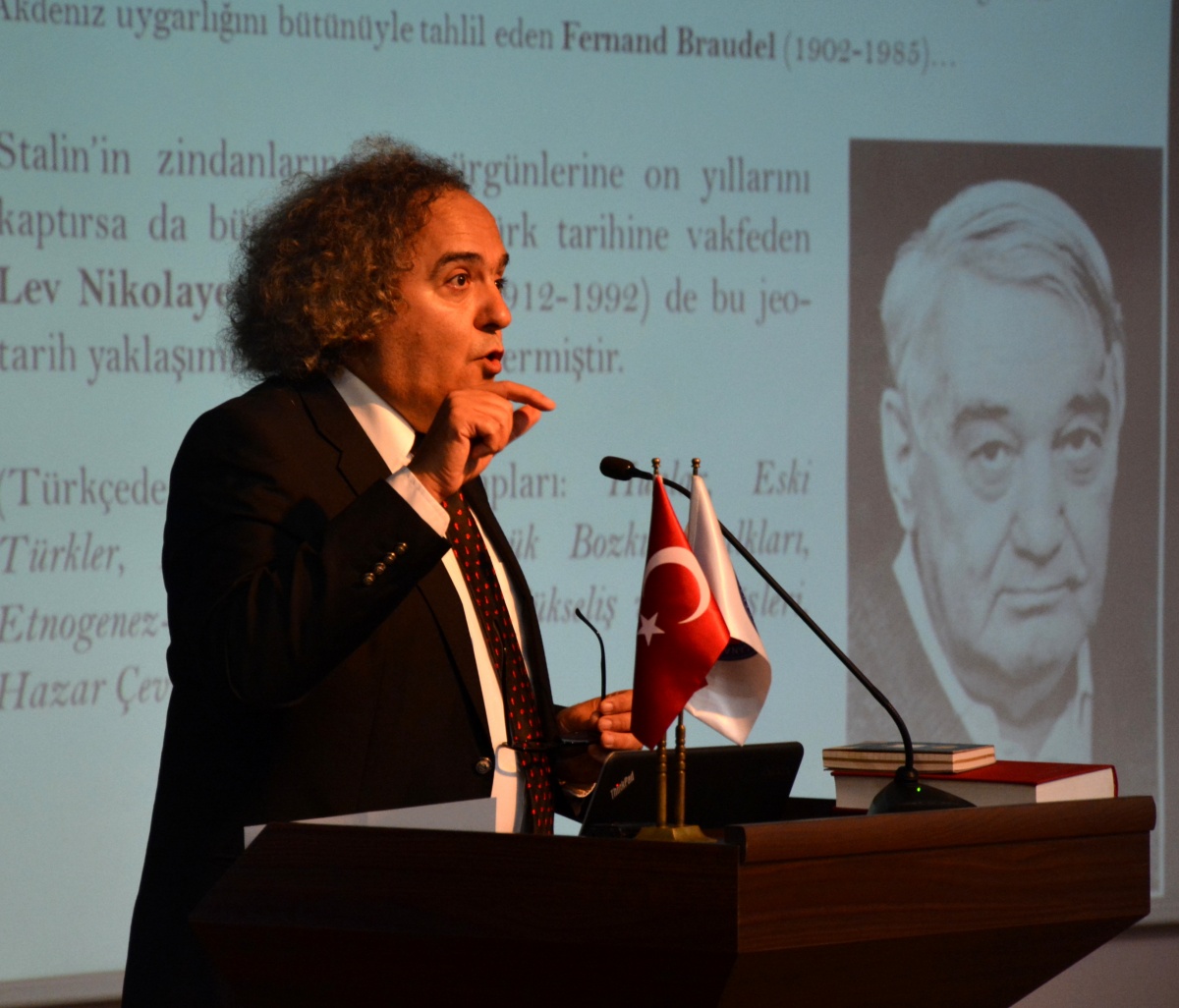 Dilimiz Kimliğimizdir Konferansı Gerçekleşti