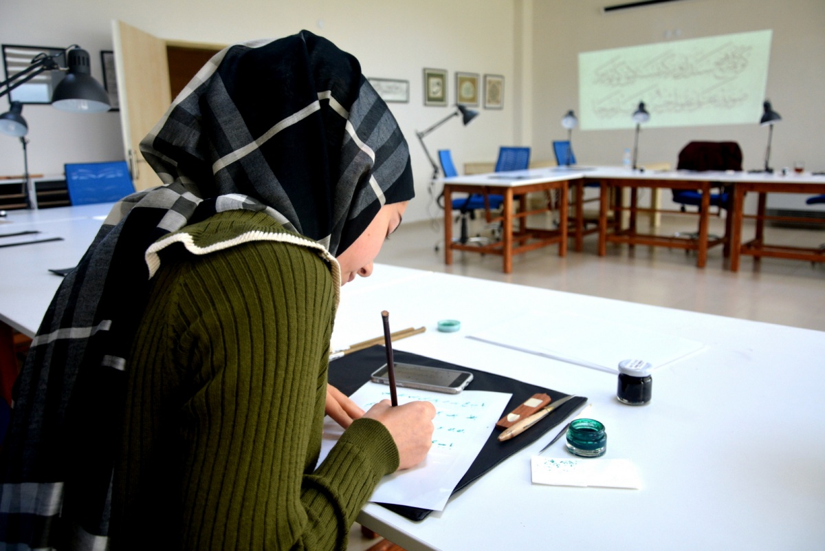 Türkiye’de İlk: ÇOMÜ Hat ve Tesbih Atölyesi Açıldı