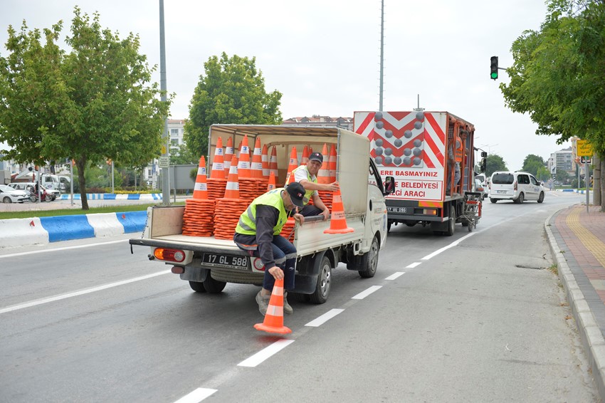 Troya Caddesinde Yol Çizgileri Yenileniyor