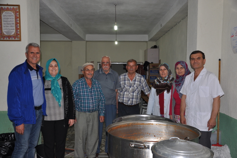 Karataş, Yalı Camii’nde İftar Yemeğine Katıldı