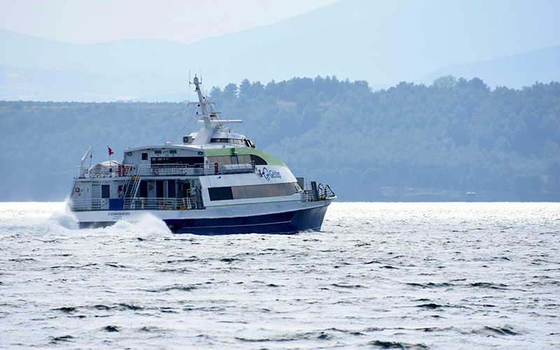 Bozcaada ve Gökçeada deniz otobüsü seferlerine hava muhalefeti engeli