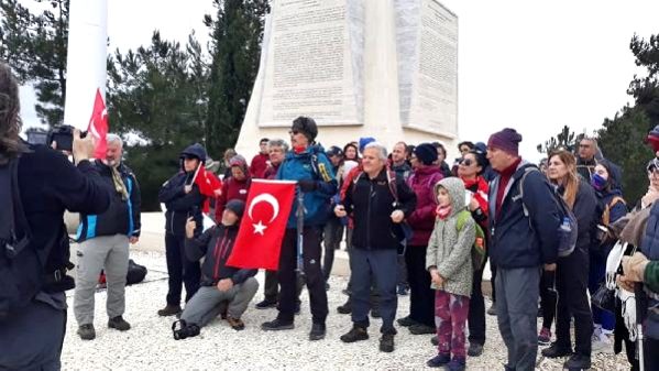 Çanakkale'de Doğa Sporları Kulübü Üyelerinden Şehitlik Ziyareti