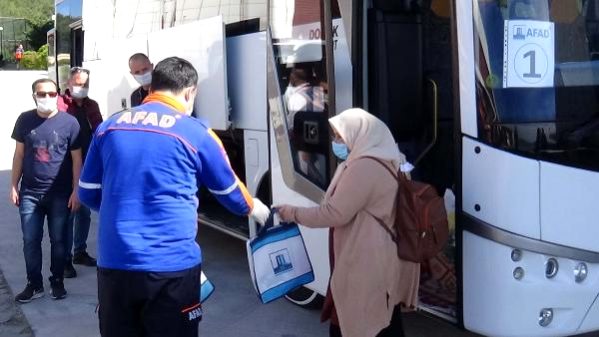 Çanakkale'de Karantina Süresi Dolan 44 kişi, Memleketine Gönderildi