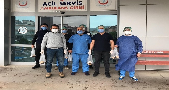 Çanlı Arıcıdan Sağlık ve Polis Teşkilatına Bal