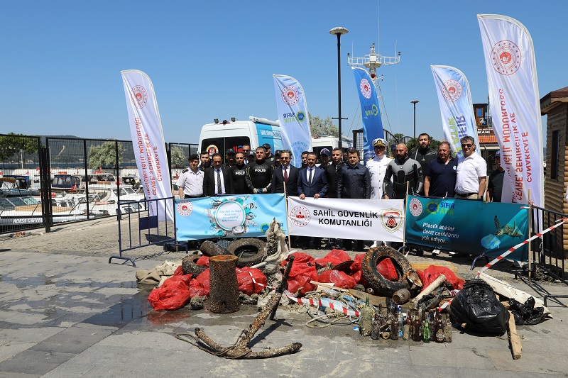Dünya Çevre Günü'nde Denizden Çöp Topladılar