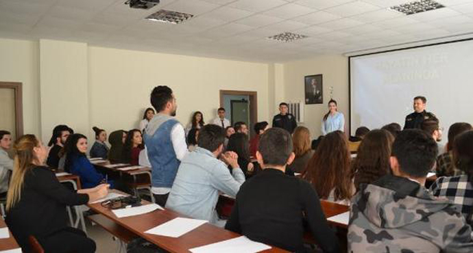 Gelibolu'da öğrencilere polislik mesleği anlatıldı