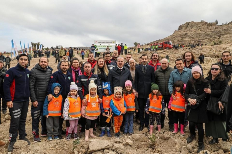 Milli Ağaçlandırma Gününde Fidanlar Toprakla Buluştu