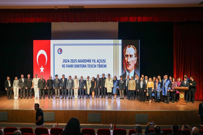 Vali Toraman, ÇOMÜ 2024-2025 Akademik Yıl Açılışı ve Fahri Doktora Tevcih Töreni’ ne Katıldı