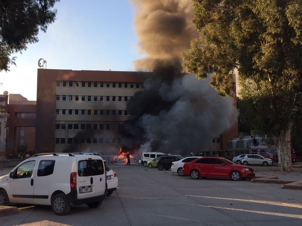 Adana Valiliği önünde patlama