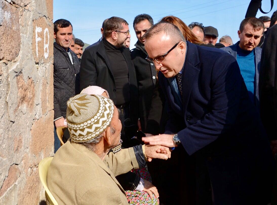 Depremzedelerimizin Yaralarını Sarıyoruz