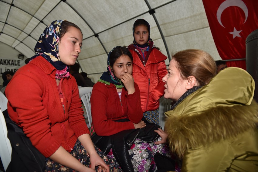 Deprem Bölgesine Hem Yardım Hem Psikolojik Destek…