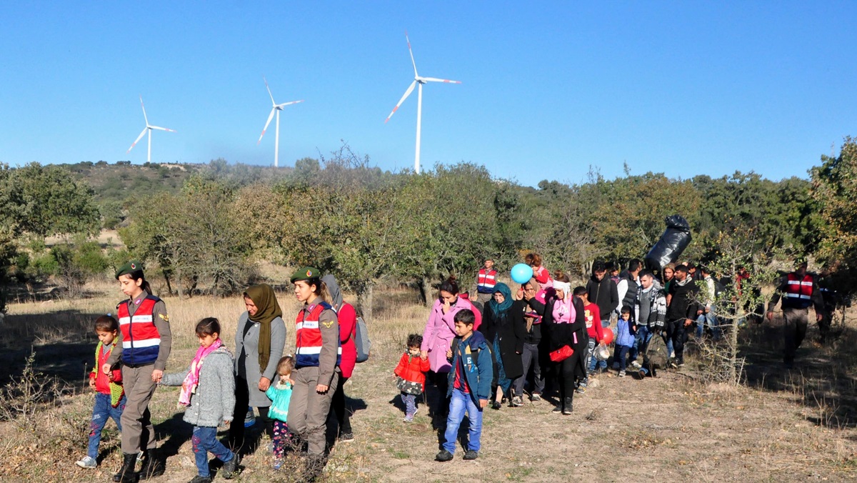 Ayvacık'ta kaçış hazırlığındaki 40 Suriyeli yakalandı