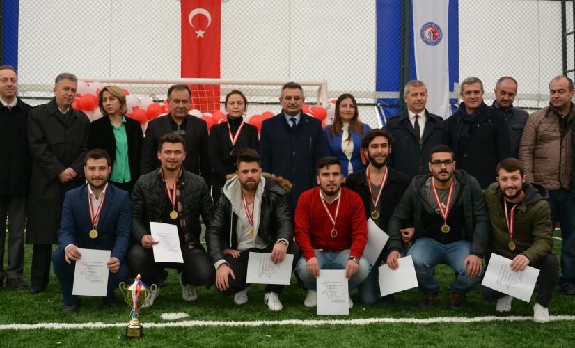 Ezine MYO’da 25. Yıl Anısına Futbol Turnuvası Düzenlendi