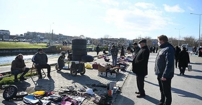 Başkan Gökhan Bit Pazarını Ziyaret Etti