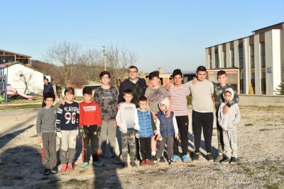 Başkan Öz, Mahalle Mahalle Dolaşıp, Vatandaşların Sıkıntılarını Dinliyor