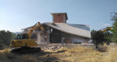 Çanakkale'de kaçak yapıların yıkımına başlandı