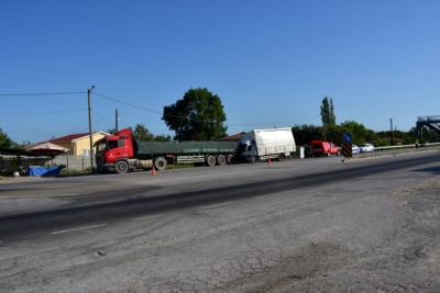 Çanakkale'de Kamyonet Tıra Çarptı: 1 Ölü, 1 Yaralı