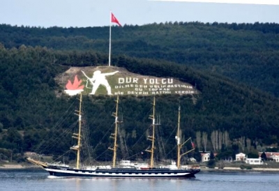 Dünyanın İkinci Büyük Yelkenli Eğitim Gemisi Çanakkale Boğazı'ndan Geçti